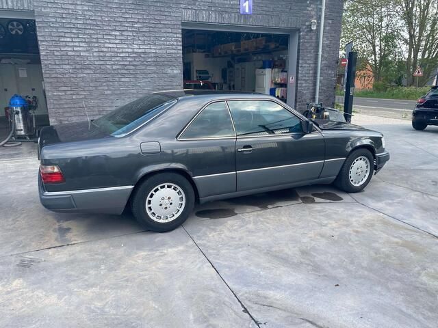 Occasion Mercedes E300 219 PK (161 kW) 1990 Zwart Sedan