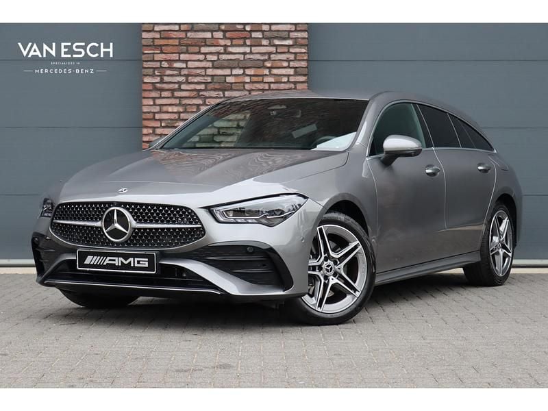Grijs Gebruikt 2024 Mercedes CLA250e Shooting Brake AMG line Stationwagen | € 36.500 (Goede deal) - Afbeelding 1/4