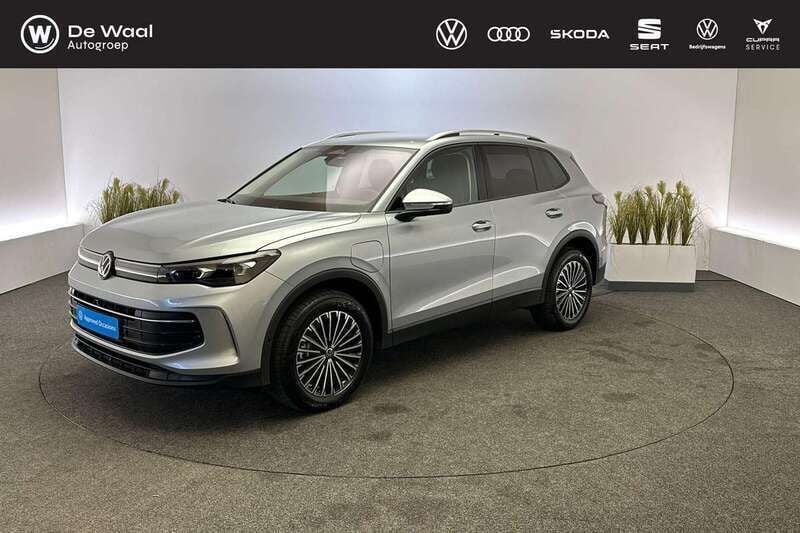 Zilver, metallic lak Gebruikt 2024 VW Tiguan Edition SUV | € 47.895 (Eerlijke prijs) - Afbeelding 1/3
