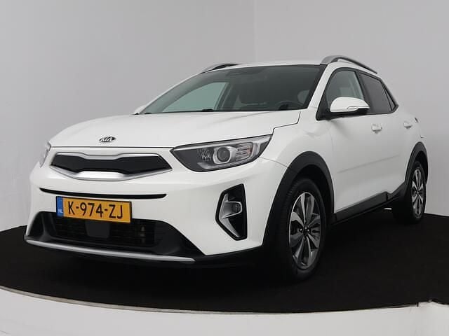 Wit Gebruikt 2021 Kia Stonic SUV | € 15.445 (Eerlijke prijs) - Afbeelding 1/4