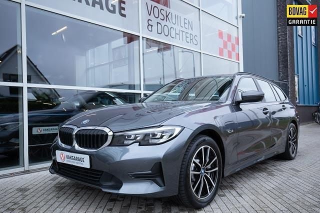 Occasion BMW 330 Basis 294 PK (216 kW) 2021 Grijs Stationwagen