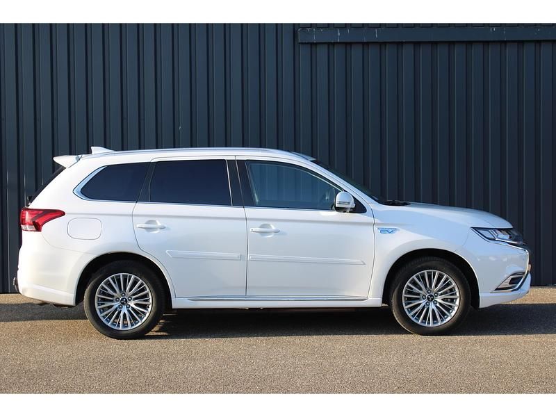 Occasion Mitsubishi Outlander Intense+ 135 PK (99 kW) 2020 Wit SUV