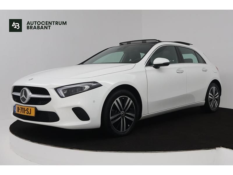 Wit Gebruikt 2022 Mercedes A250 Luxury Hatchback | € 26.945 (Super prijs) - Afbeelding 1/4