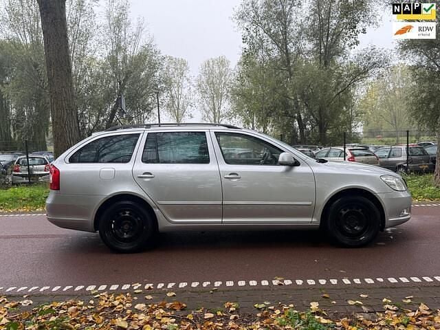 Grijs Gebruikt 2012 Skoda Octavia Business Line Stationwagen | € 3.399 (Super prijs) - Afbeelding 1/4