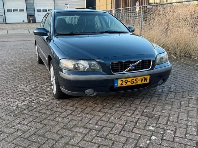 Occasion 2001 Volvo S60 Sedan | € 1.500 (Goede deal) - Afbeelding 1/4