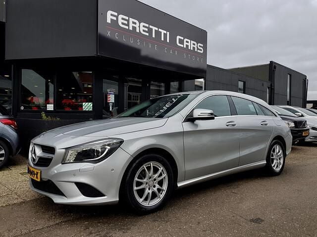 Grijs Gebruikt 2015 Mercedes CLA200 Shooting Brake Stationwagen | € 8.950 - Afbeelding 1/4