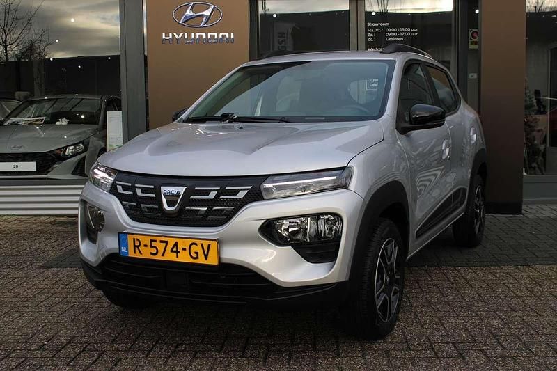 Grijs Occasion 2022 Dacia Spring Comfort Plus Hatchback | € 9.900 (Eerlijke prijs) - Afbeelding 1/4