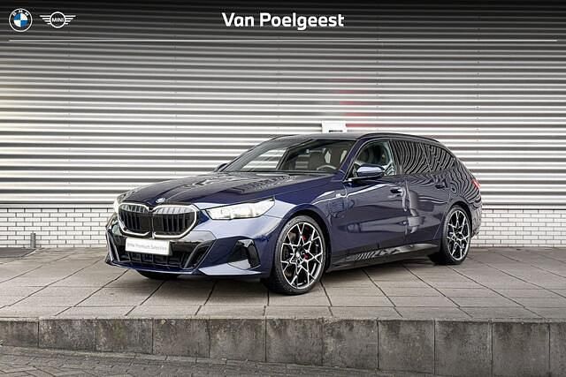 Bmw individual tansanit metallic (blauw metallic) Occasion 2025 BMW 550e Comfort Edition Stationwagen | € 79.900 - Afbeelding 1/4