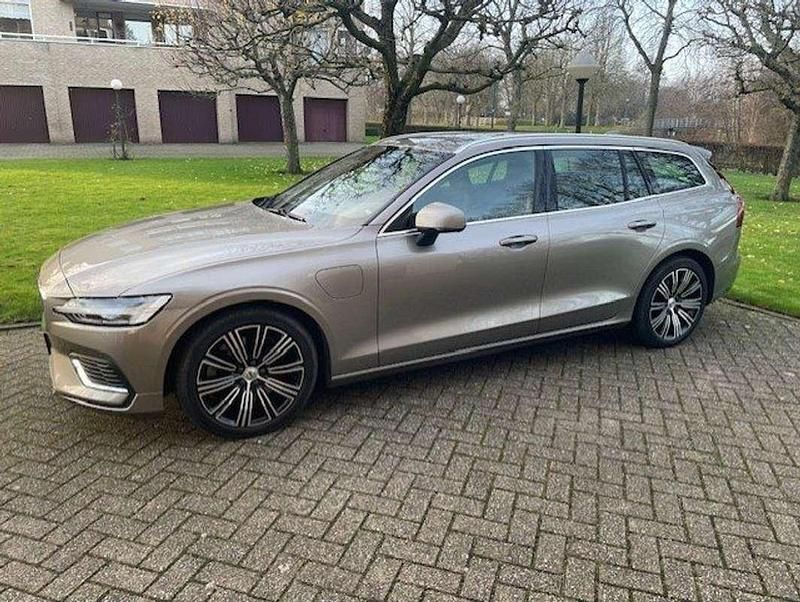 Grijs Gebruikt 2022 Volvo V60 Stationwagen | € 30.950 (Super prijs) - Afbeelding 1/4