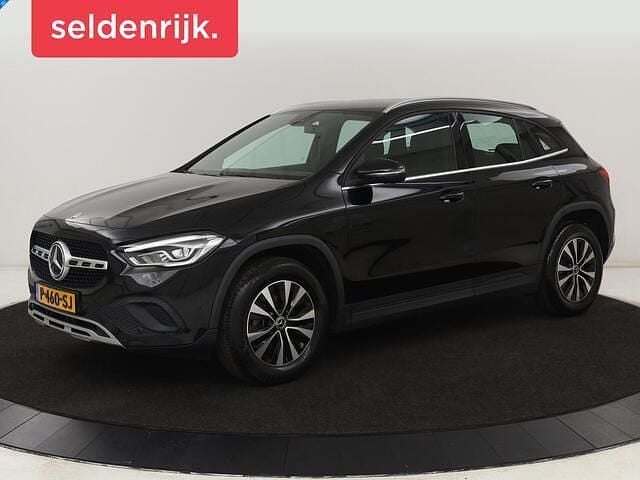 Zwart Gebruikt 2022 Mercedes GLA180 Business SUV | € 27.900 (Super prijs) - Afbeelding 1/4