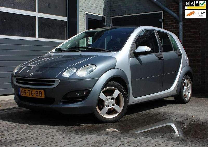 Grijs, metallic lak Gebruikt 2006 Smart ForFour Passion Hatchback | € 1.250 (Goede deal) - Afbeelding 1/4