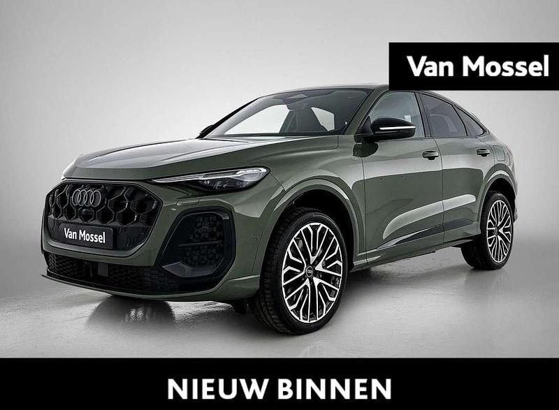 Groen (metallic) Nieuw 2025 Audi Q5 Sportback Ambiente SUV | € 88.900 - Afbeelding 1/4