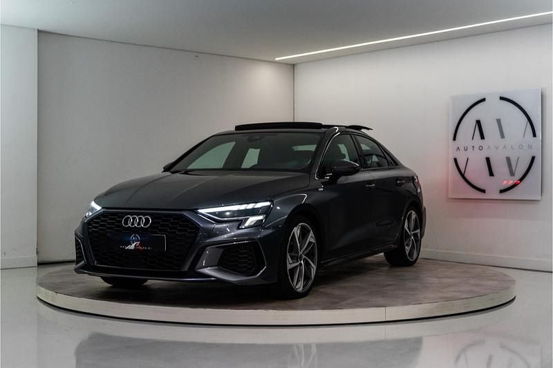 Grijs Occasion 2024 Audi A3 Comfort Sedan | € 27.980 (Super prijs) - Afbeelding 1/4