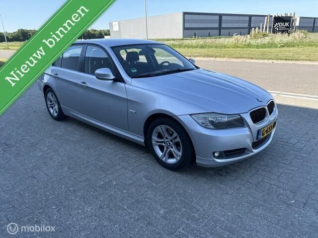 Grijs Gebruikt 2008 BMW 318 Comfort Edition Sedan | € 4.250 (Eerlijke prijs) - Afbeelding 1/4