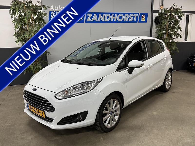 Wit Gebruikt 2015 Ford Fiesta Titanium Hatchback | € 6.995 (Eerlijke prijs) - Afbeelding 1/4