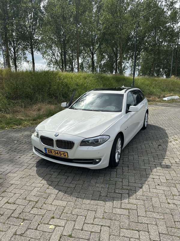 Wit Gebruikt 2011 BMW 520 Executive Stationwagen | € 9.000 (Duur) - Afbeelding 1/4