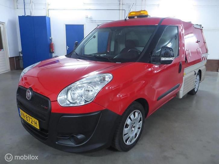 Occasion Fiat Doblò 90 PK (66 kW) 2015 Rood MPV