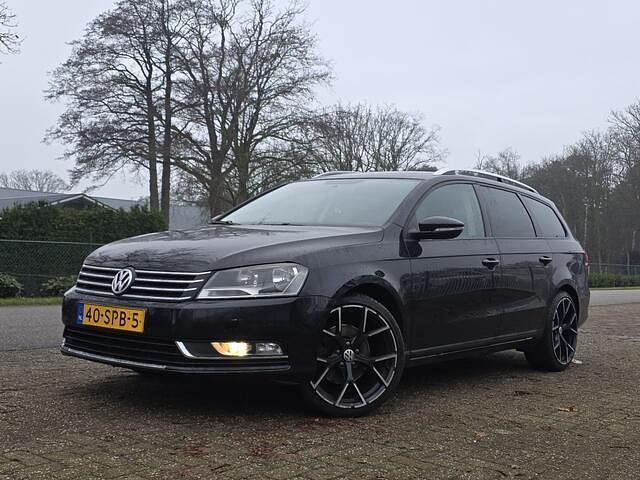 Zwart Occasion 2011 VW Passat Trendline Stationwagen | € 3.999 (Goede deal) - Afbeelding 1/4