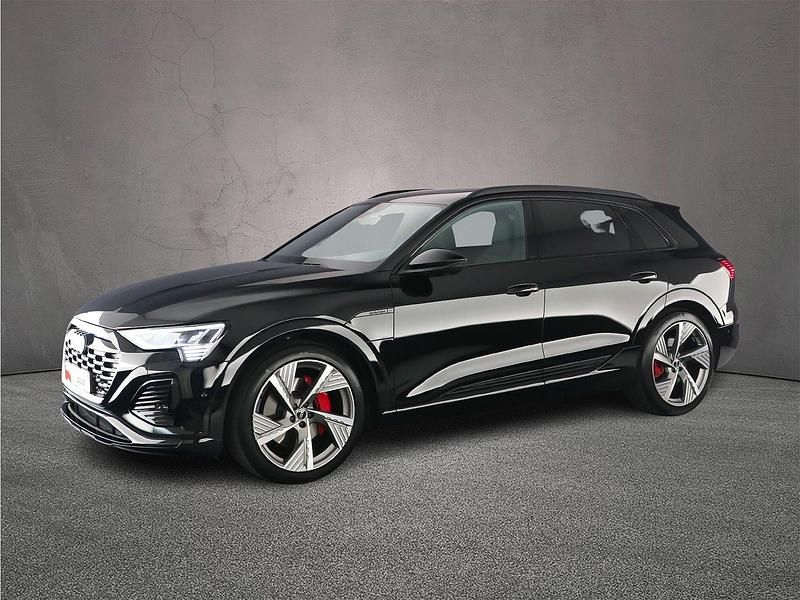 Zwart Gebruikt 2025 Audi Q8 e-tron Design SUV | € 82.900 - Afbeelding 1/4