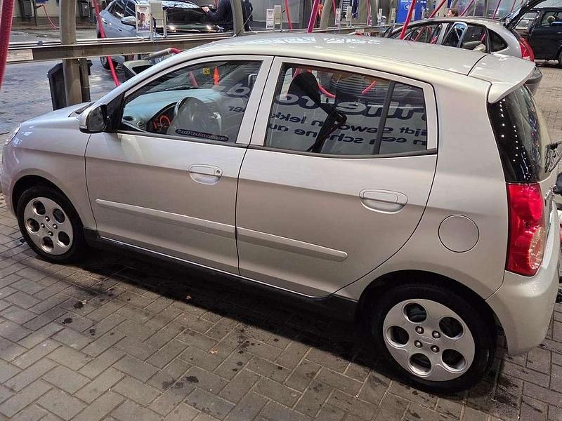 Zilver Occasion 2010 Kia Picanto Hatchback | € 4.000 (Iets duurder) - Afbeelding 1/4