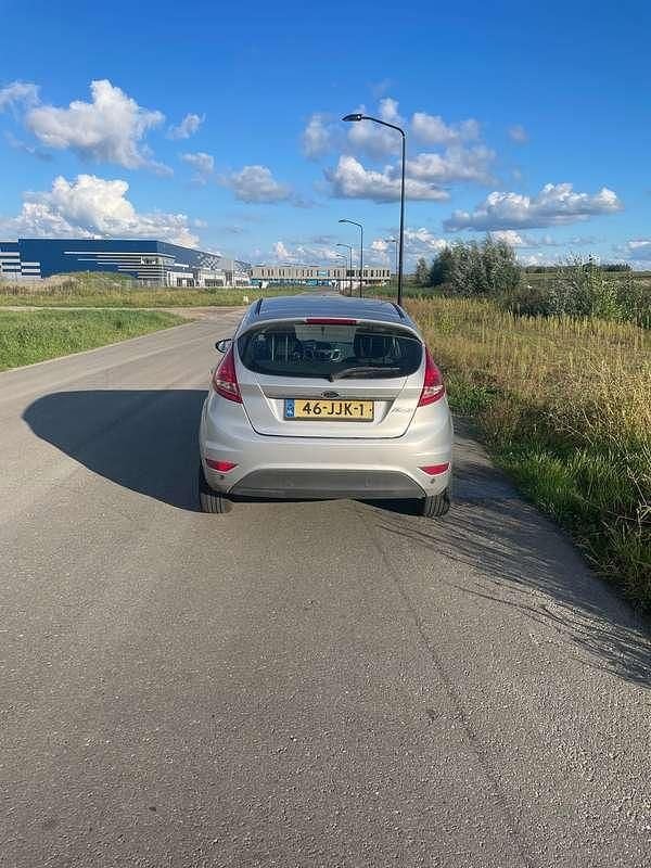 Zilver Gebruikt 2009 Ford Fiesta Titanium Hatchback | € 750 (Super prijs) - Afbeelding 1/4
