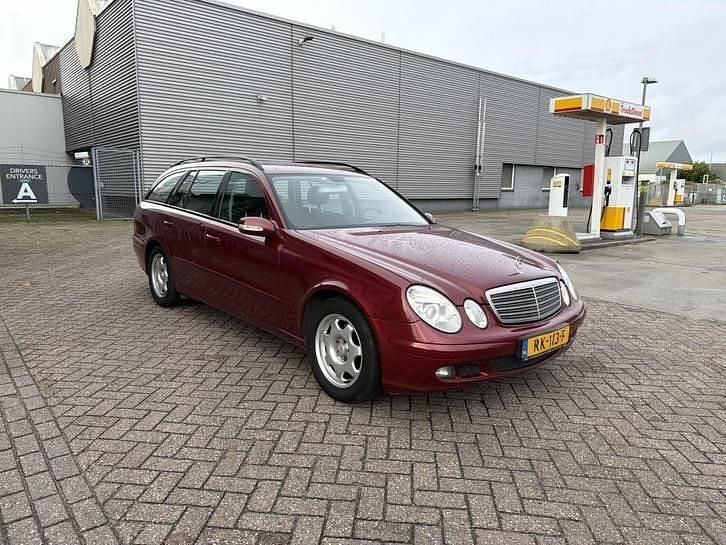 Occasion Mercedes E220 Classic 150 PK (110 kW) 2005 Rood Stationwagen