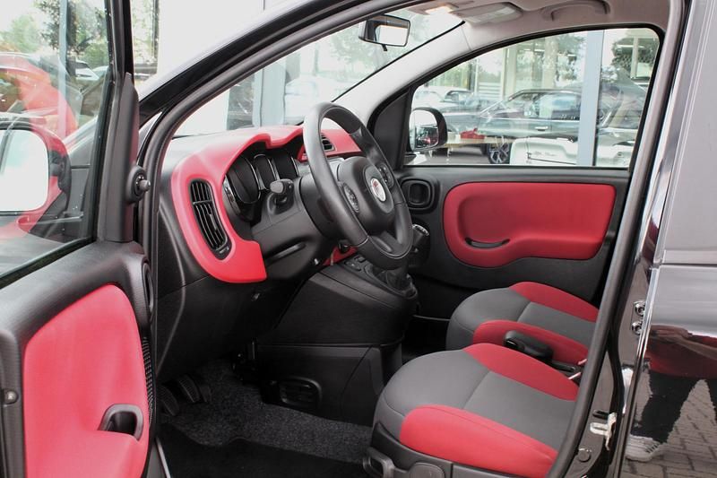 Occasion Fiat Panda Lounge 82 PK (60 kW) 2017 Zwart Hatchback
