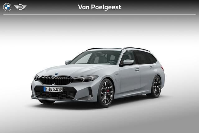 Grijs Nieuw 2025 BMW 330 Comfort Edition Stationwagen | € 75.276 - Afbeelding 1/4