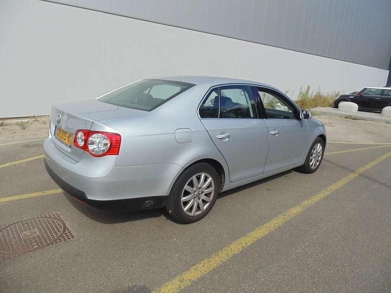 Occasion VW Jetta Comfortline 102 PK (75 kW) 2006 Grijs, metallic lak Sedan