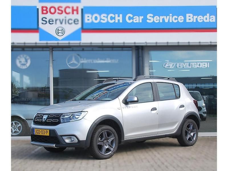 Grijs Gebruikt 2018 Dacia Sandero Lauréate Hatchback | € 11.450 (Eerlijke prijs) - Afbeelding 1/4