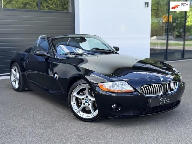Zwart Gebruikt 2003 BMW Z4 Cabriolet | € 15.595 (Eerlijke prijs) - Afbeelding 1/4