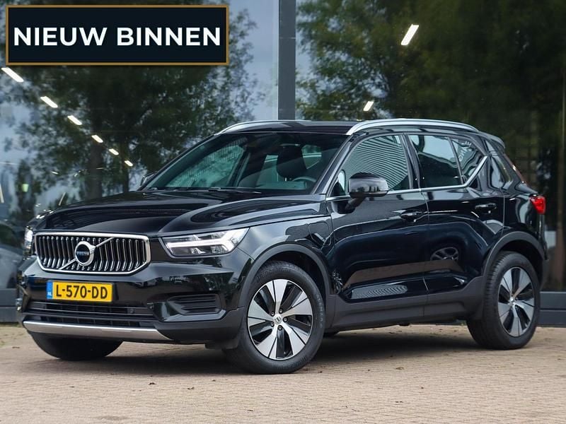Zwart Gebruikt 2021 Volvo XC40 Inscription SUV | € 25.900 (Goede deal) - Afbeelding 1/4