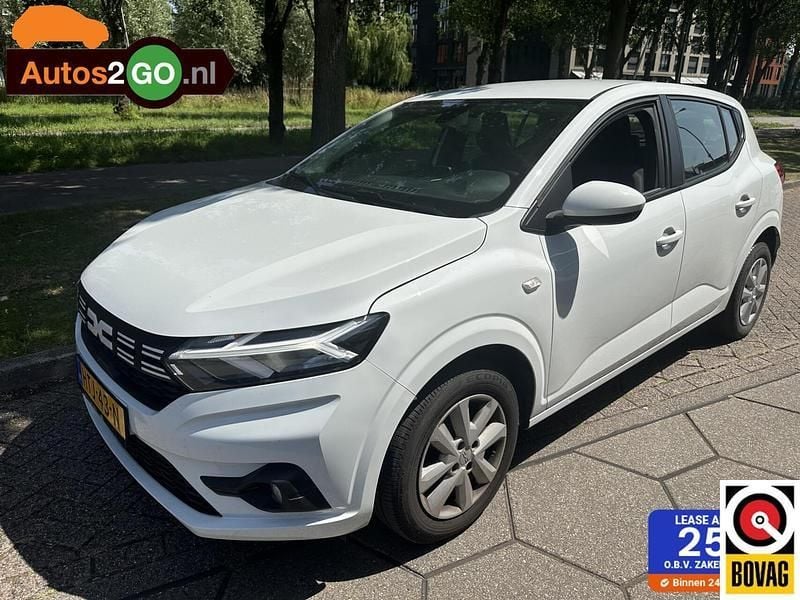 Wit Gebruikt 2023 Dacia Sandero Essentiel Hatchback | € 15.495 (Goede deal) - Afbeelding 1/4