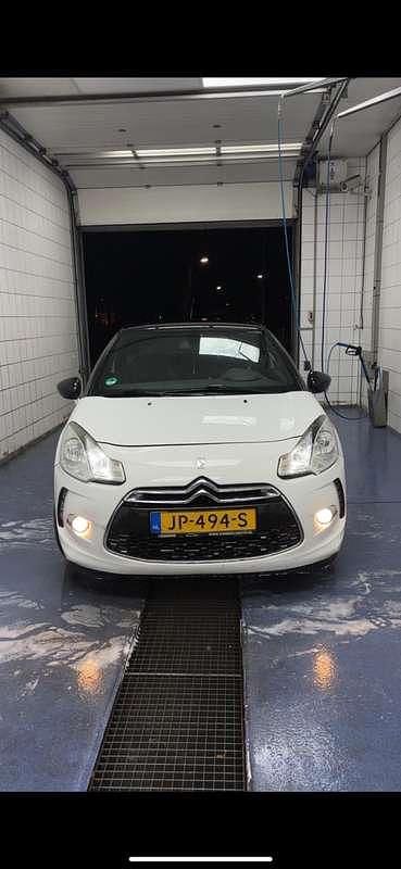 Wit Gebruikt 2013 Citroën DS3 Chic Hatchback | € 4.500 (Eerlijke prijs) - Afbeelding 1/4