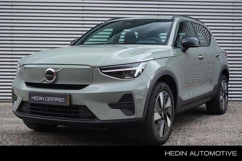 Groen Nieuw 2025 Volvo EX40 Core SUV | € 52.995 - Afbeelding 1/4
