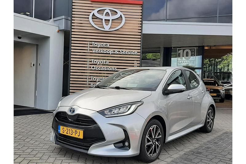 Grijs Gebruikt 2023 Toyota Yaris Hybrid Hatchback | € 21.589 (Eerlijke prijs) - Afbeelding 1/1