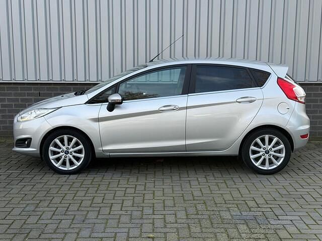 Occasion Ford Fiesta Titanium 101 PK (74 kW) 2016 Grijs Hatchback