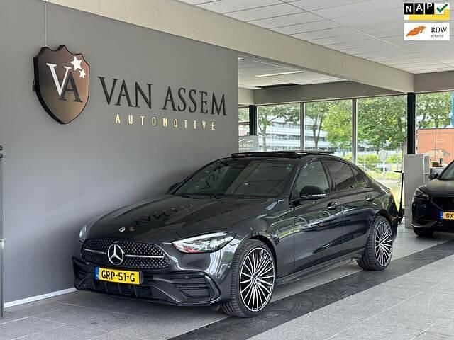 Grijs Gebruikt 2022 Mercedes C300 AMG line Sedan | € 44.990 (Eerlijke prijs) - Afbeelding 1/4