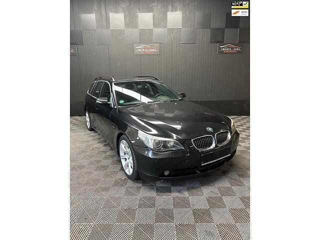 Zwart Gebruikt 2005 BMW 535 Executive Stationwagen | € 4.950 - Afbeelding 1/4