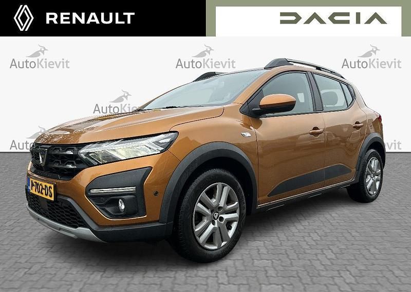 Oranje (metallic) Gebruikt 2021 Dacia Sandero Comfort Hatchback | € 17.950 - Afbeelding 1/4