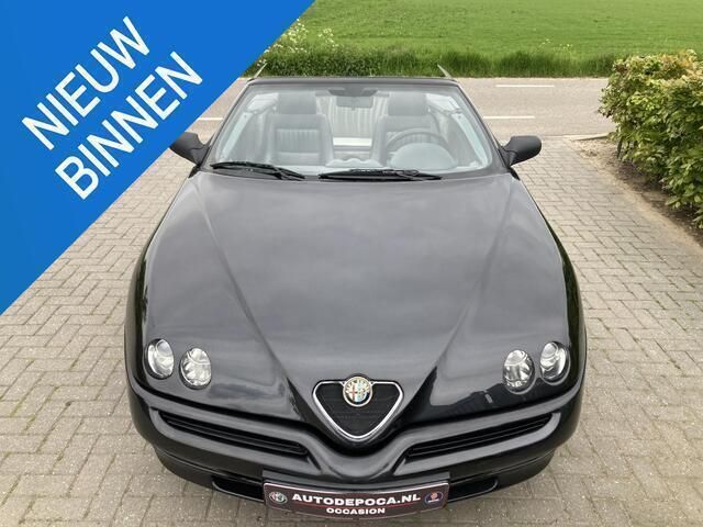 , metallic lak Gebruikt 2000 Alfa Romeo Spider Cabriolet | € 12.950 (Duur) - Afbeelding 1/4