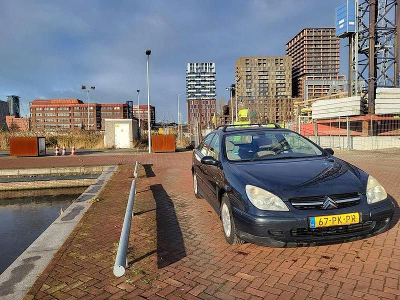 Grijs Gebruikt 2004 Citroën C5 Hatchback | € 700 (Goede deal) - Afbeelding 1/4