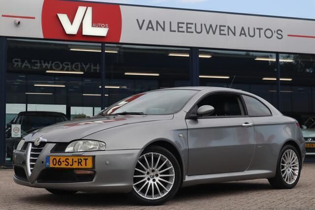 Grijs, metallic lak Gebruikt 2006 Alfa Romeo GT Distinctive Coupé | € 3.948 (Eerlijke prijs) - Afbeelding 1/4
