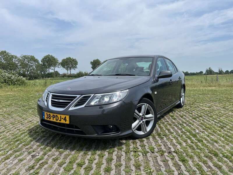 Grijs Gebruikt 2011 Saab 9-3 Vector Sedan | € 4.499 (Goede deal) - Afbeelding 1/4