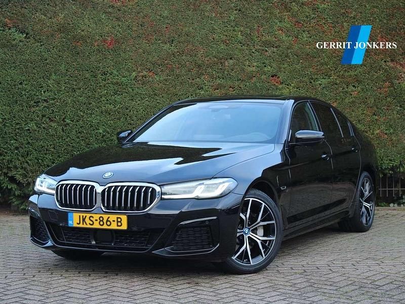 Zwart Occasion 2023 BMW 530e M Sport Sedan | € 39.900 (Eerlijke prijs) - Afbeelding 1/4