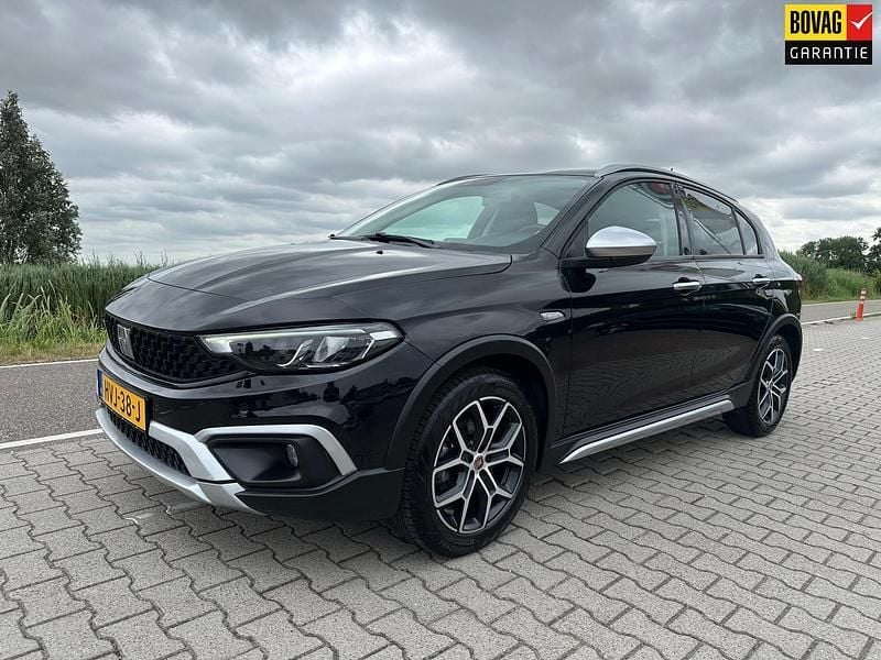 Zwart Gebruikt 2021 Fiat Tipo Cross Hatchback | € 15.750 (Eerlijke prijs) - Afbeelding 1/4