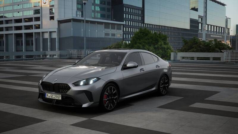 Skyscraper grey Nieuw 2025 BMW 220 Executive Coupé | € 59.267 (Iets duurder) - Afbeelding 1/4
