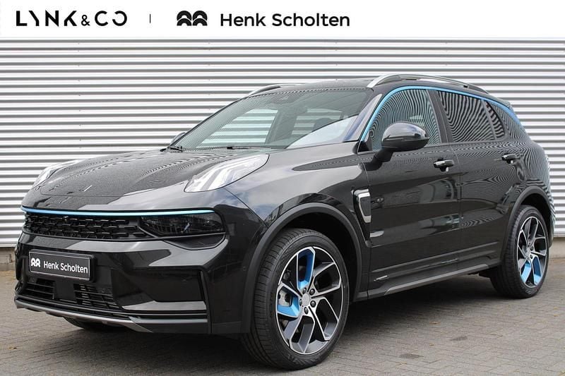 Zwart Nieuw 2025 Lynk & Co 01 SUV | € 36.750 (Iets duurder) - Afbeelding 1/3