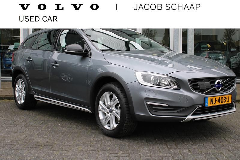 Grijs Occasion 2017 Volvo V60 CC Stationwagen | € 17.500 (Eerlijke prijs) - Afbeelding 1/4