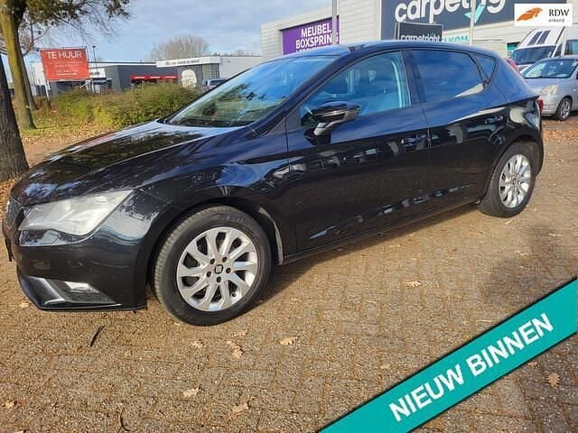 Zwart (metallic) Gebruikt 2013 Seat Leon Style Hatchback | € 5.400 (Goede deal) - Afbeelding 1/4